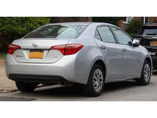 Toyota Corolla 2018 — berline essence