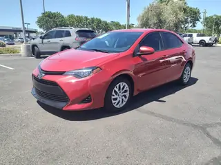 Toyota Corolla 2018 — berline essence
