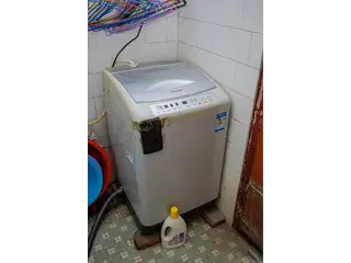 Réfrigérateur combiné 300 L — très bon état