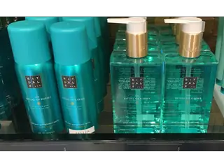 Boutique cosmétiques et soins capillaires — Hédzranawoé