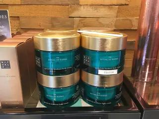 Boutique cosmétiques et soins capillaires — Hédzranawoé